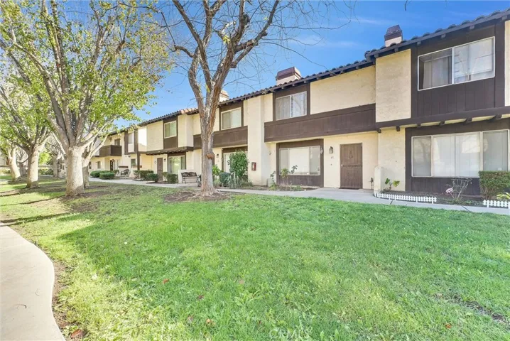1077 Santo Antonio Drive 15, Colton, California 92324