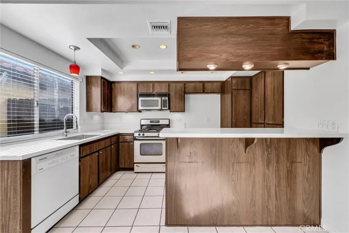1077 Santo Antonio Drive 15, Colton, California 92324