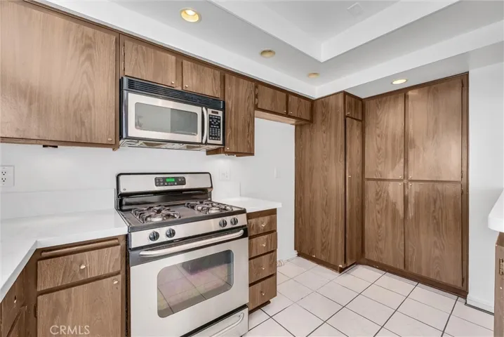 1077 Santo Antonio Drive 15, Colton, California 92324