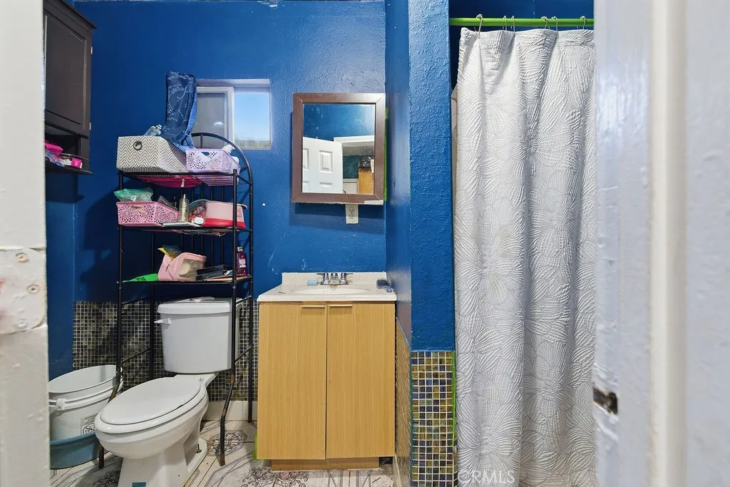 1147 Nadeau Street, Los Angeles, California 90001 home-pic-7