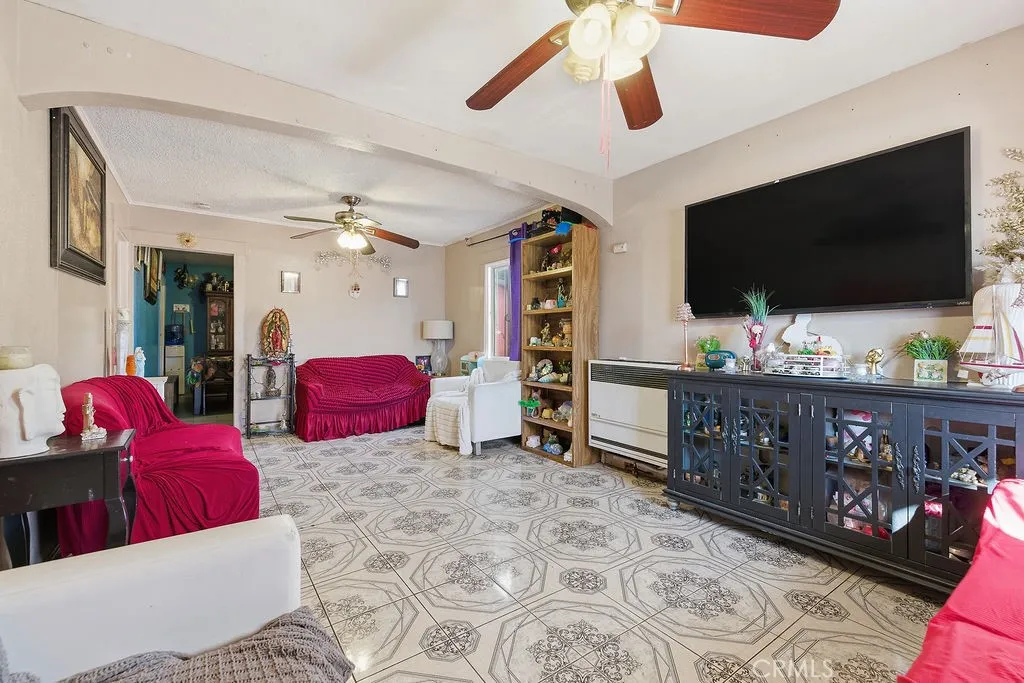 1147 Nadeau Street, Los Angeles, California 90001 home-pic-2