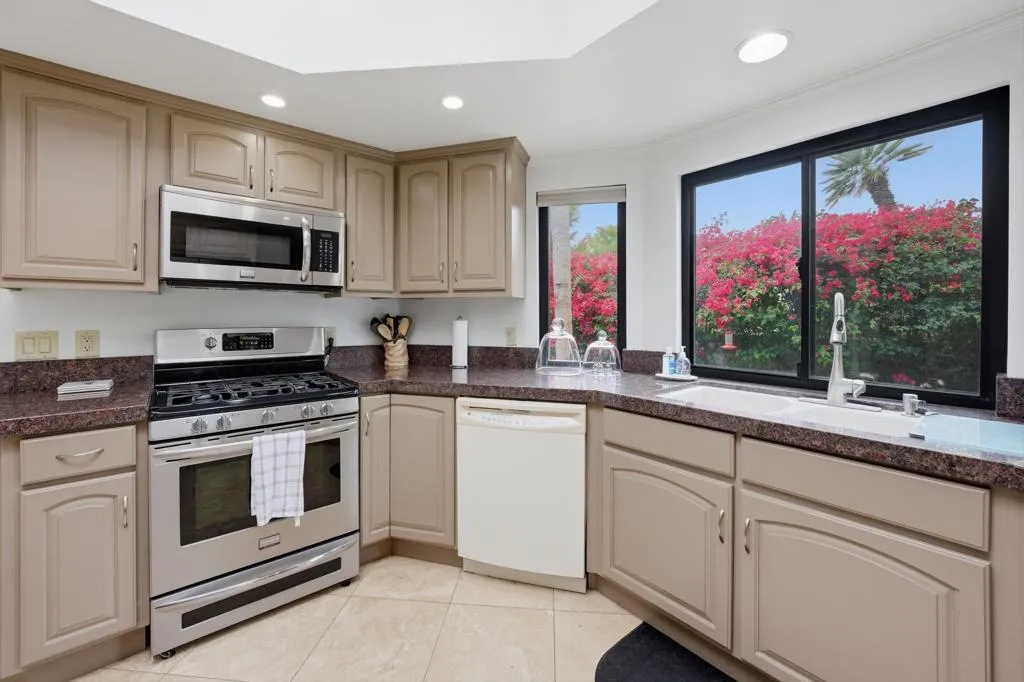 72 San Simeon Place, Rancho Mirage, California 92270 home-pic-13