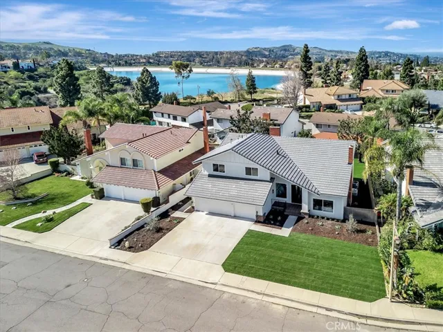 Ideally located near Walnut Canyon Reservoir, Oak Canyon Nature Center, scenic trails, top-rated schools, premier shopping and dining, and convenient access to the 91 & 55 FRWYS, and 241Toll Road.