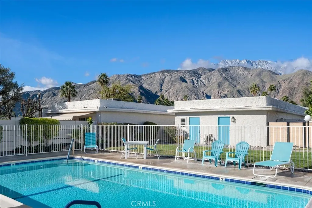 800 E Cottonwood Rd 4, Palm Springs, California 92262 home-pic-4