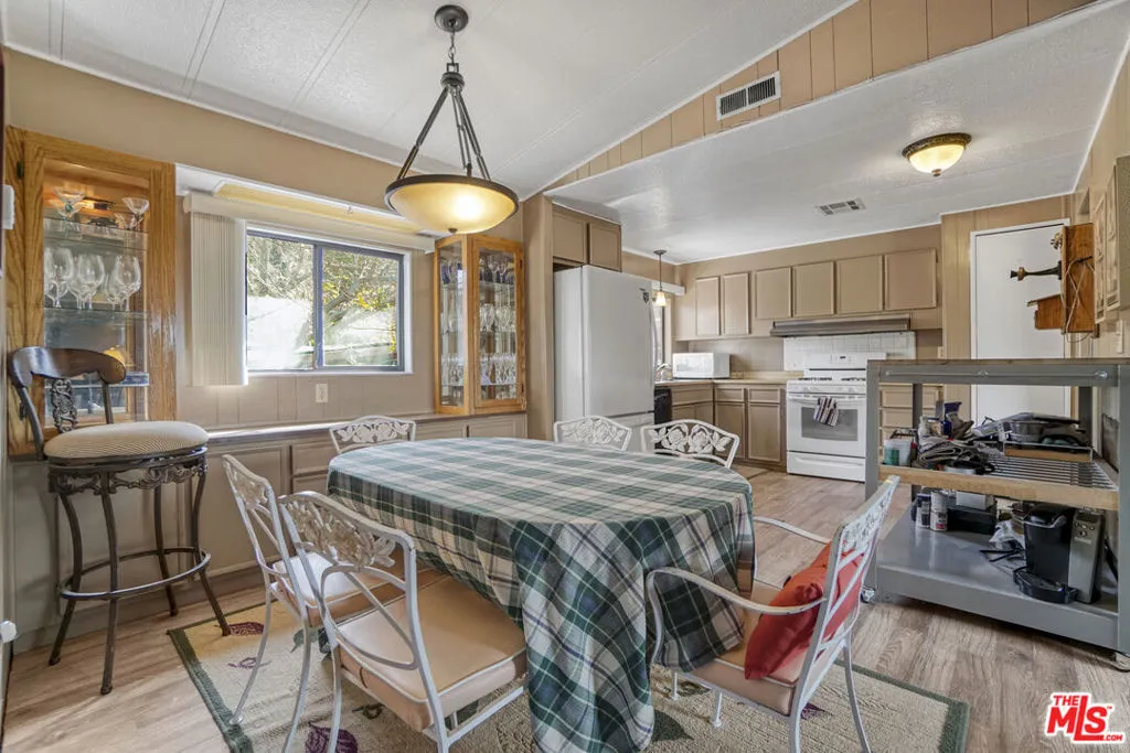 11426 Sierra Highway, Santa Clarita, California 91390 home-pic-19