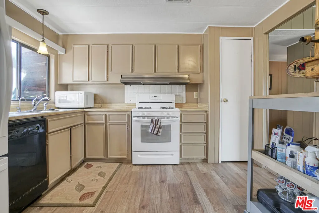 11426 Sierra Highway, Santa Clarita, California 91390 home-pic-18