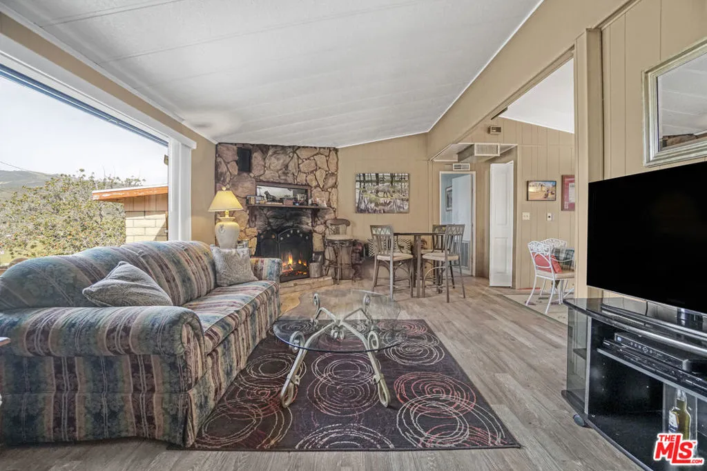11426 Sierra Highway, Santa Clarita, California 91390 home-pic-16