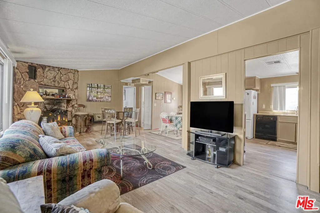11426 Sierra Highway, Santa Clarita, California 91390 home-pic-15