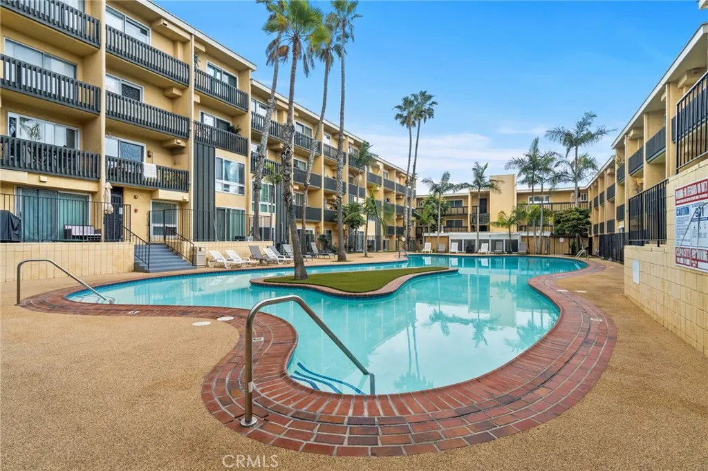 770 W Imperial, El Segundo, California 90245 home-pic-2