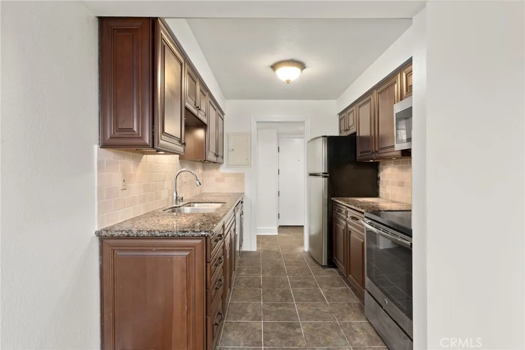 770 W Imperial, El Segundo, California 90245 home-pic-7