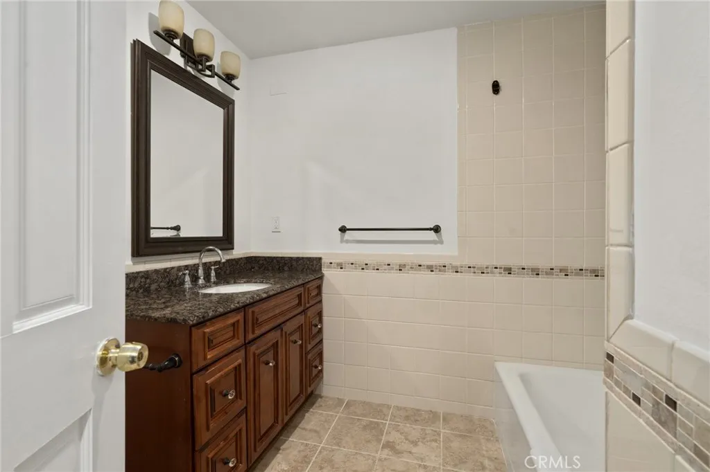 770 W Imperial, El Segundo, California 90245 home-pic-16