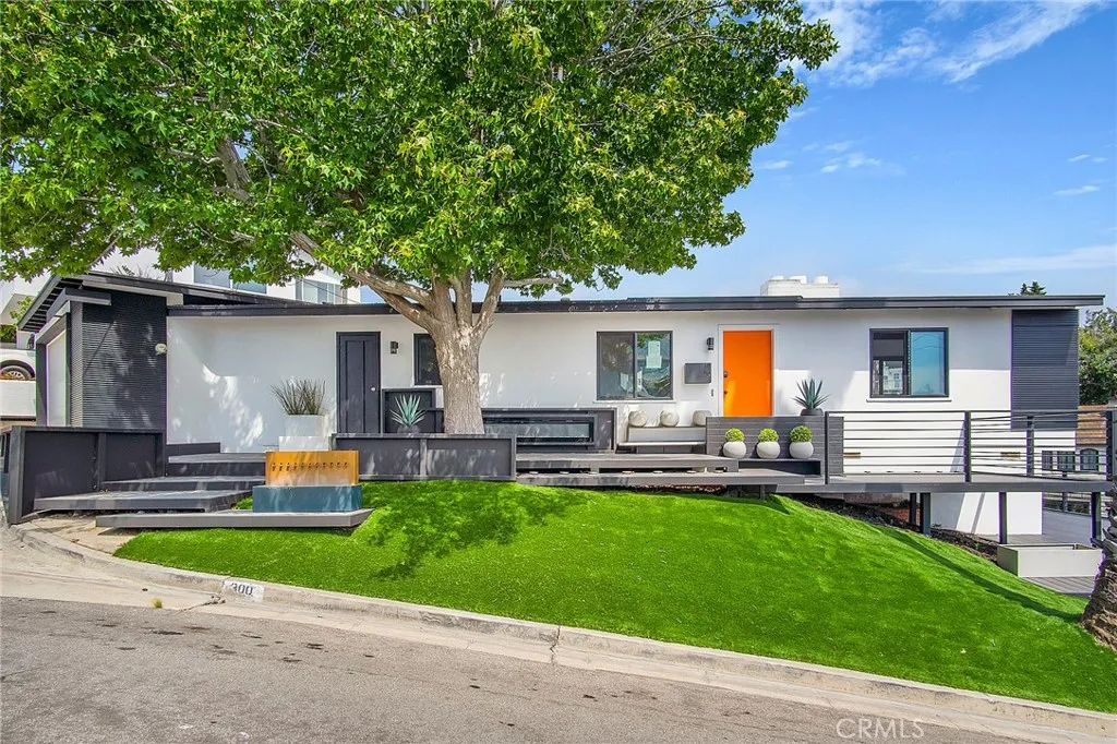 300 Holmwood Drive, Newport Beach, California 92663 home-pic-6