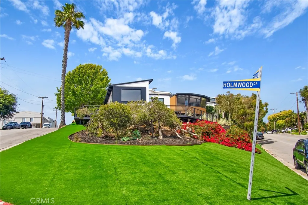 300 Holmwood Drive, Newport Beach, California 92663 home-pic-3