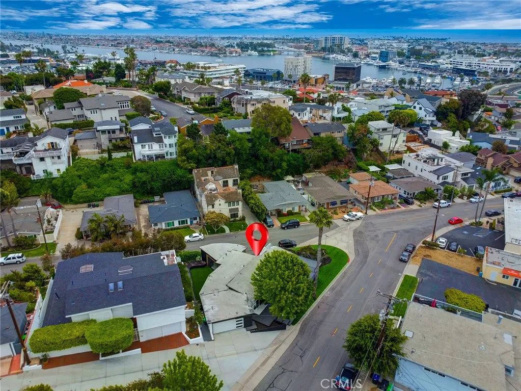 300 Holmwood Drive, Newport Beach, California 92663 home-pic-24