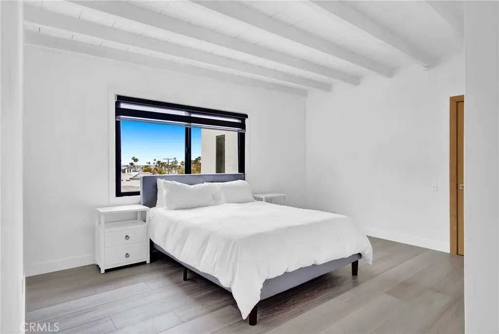300 Holmwood Drive, Newport Beach, California 92663 home-pic-12