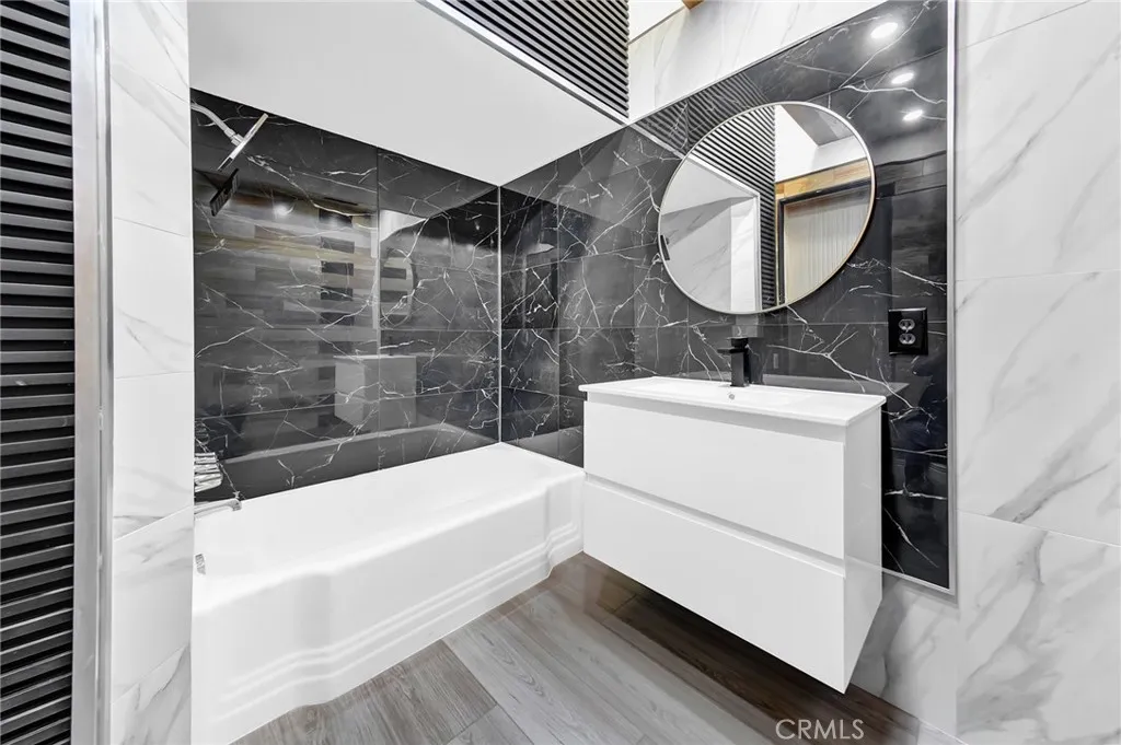300 Holmwood Drive, Newport Beach, California 92663 home-pic-16