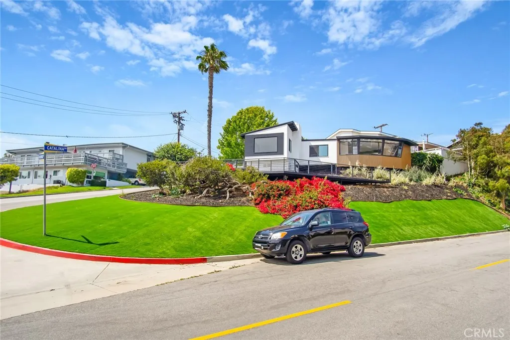 300 Holmwood Drive, Newport Beach, California 92663 home-pic-25
