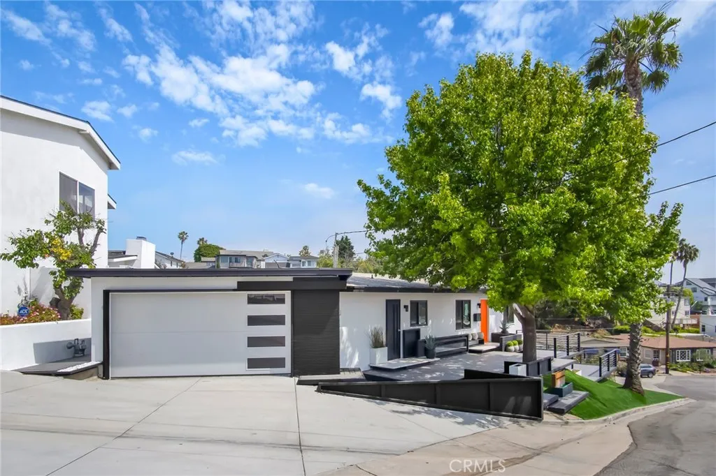 300 Holmwood Drive, Newport Beach, California 92663 home-pic-14