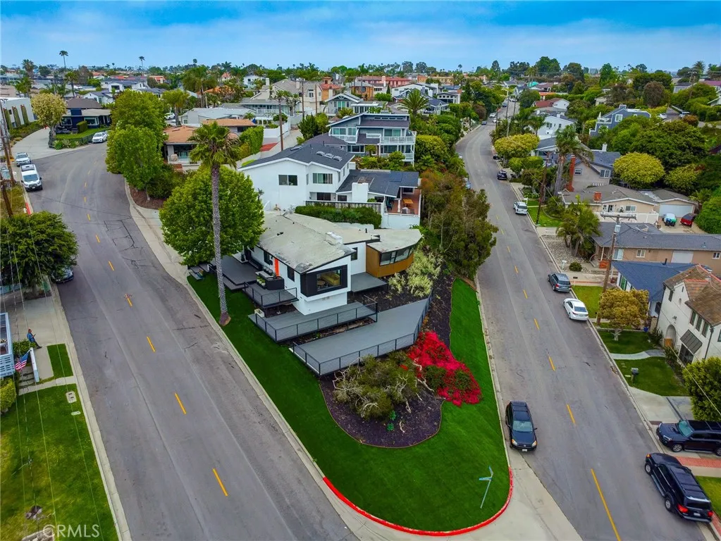 300 Holmwood Drive, Newport Beach, California 92663 home-pic-1