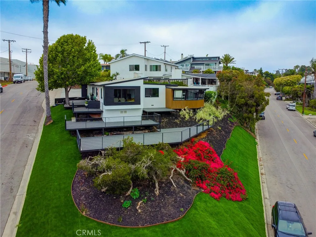 300 Holmwood Drive, Newport Beach, California 92663 home-pic-4