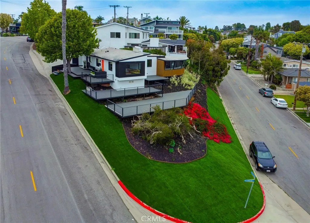 300 Holmwood Drive, Newport Beach, California 92663 home-pic-28