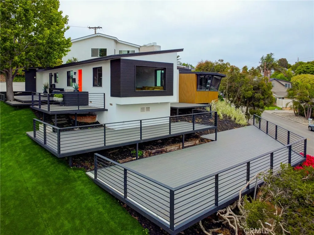 300 Holmwood Drive, Newport Beach, California 92663 home-pic-2