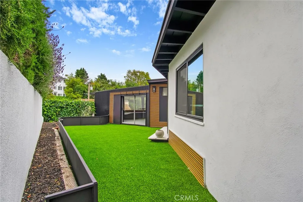 300 Holmwood Drive, Newport Beach, California 92663 home-pic-23