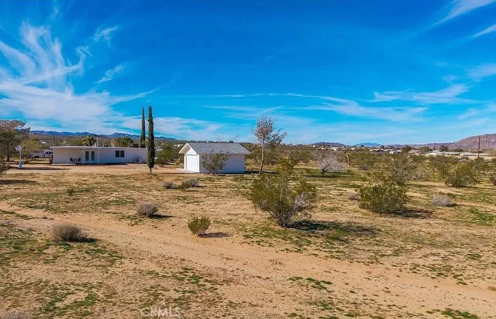 475 Fair Acres Lane, Landers, California 92285 home-pic-31