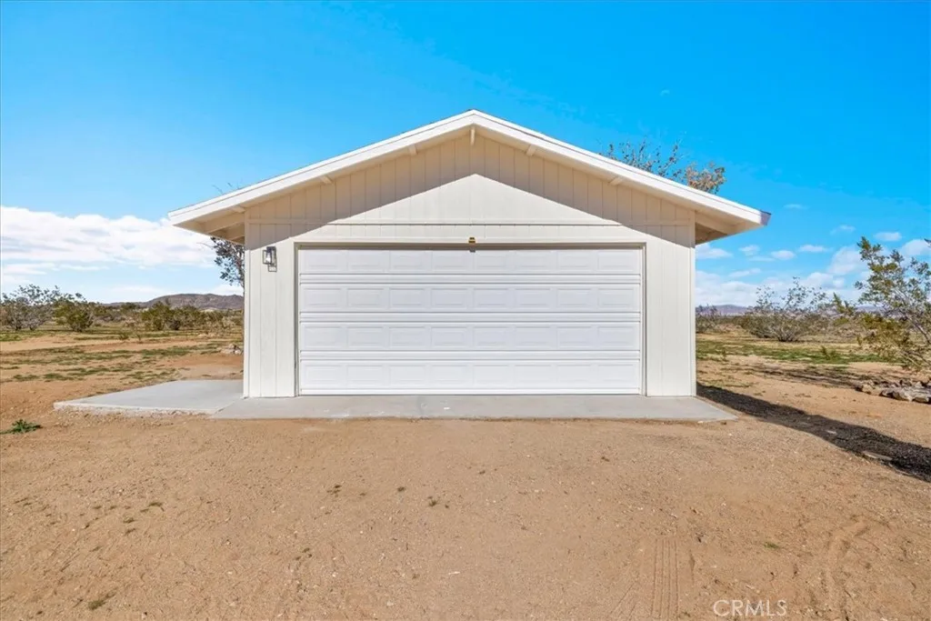 475 Fair Acres Lane, Landers, California 92285 home-pic-24