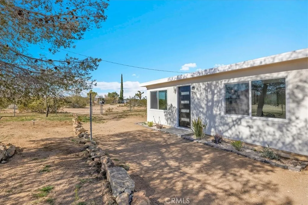 475 Fair Acres Lane, Landers, California 92285 home-pic-4