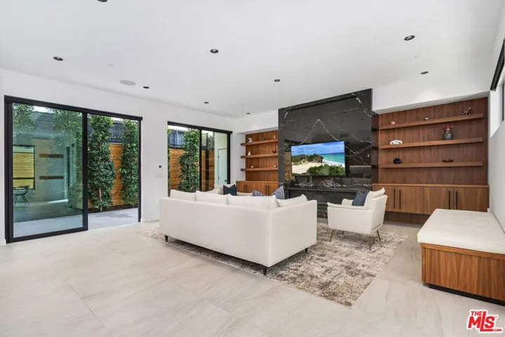212 Bay Street 102, Santa Monica, California 90405