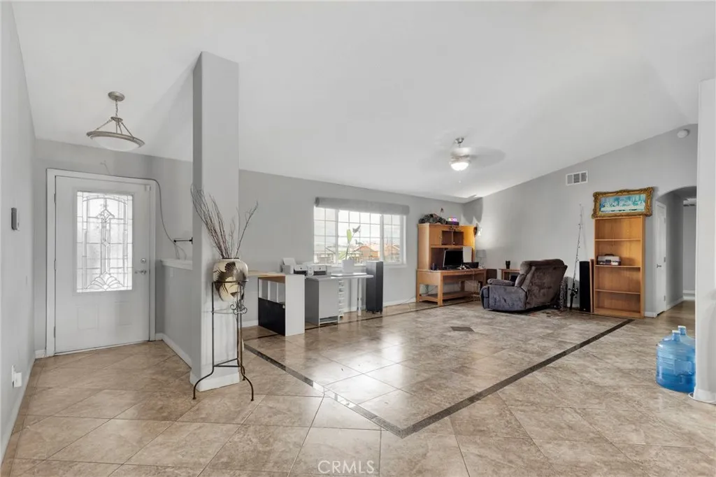 16271 Nisqualli Road, Victorville, California 92395 home-pic-4
