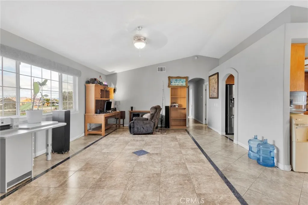 16271 Nisqualli Road, Victorville, California 92395 home-pic-5