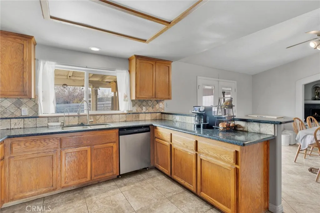 16271 Nisqualli Road, Victorville, California 92395 home-pic-9