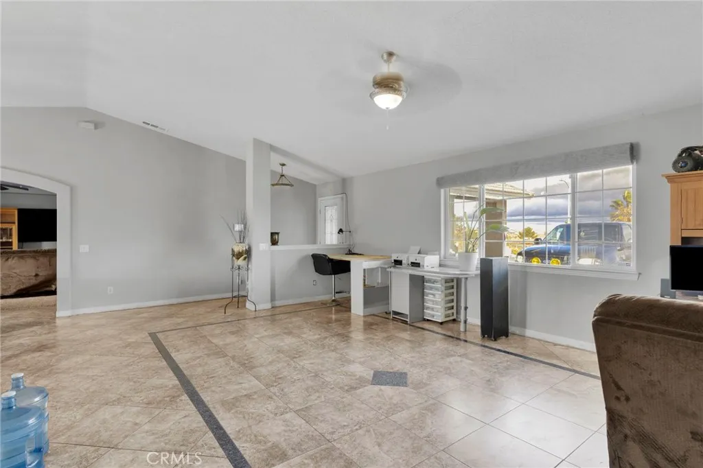 16271 Nisqualli Road, Victorville, California 92395 home-pic-11