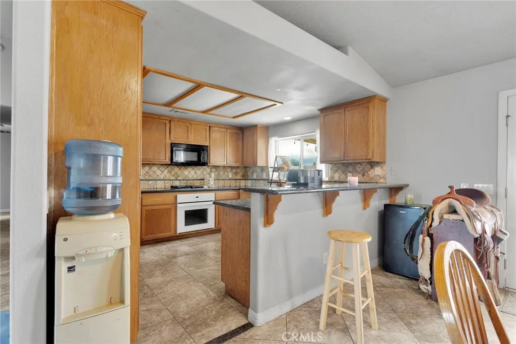 16271 Nisqualli Road, Victorville, California 92395 home-pic-7