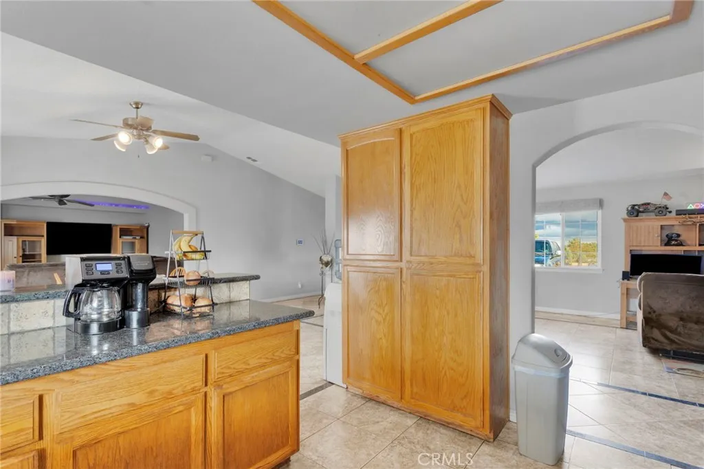16271 Nisqualli Road, Victorville, California 92395 home-pic-10
