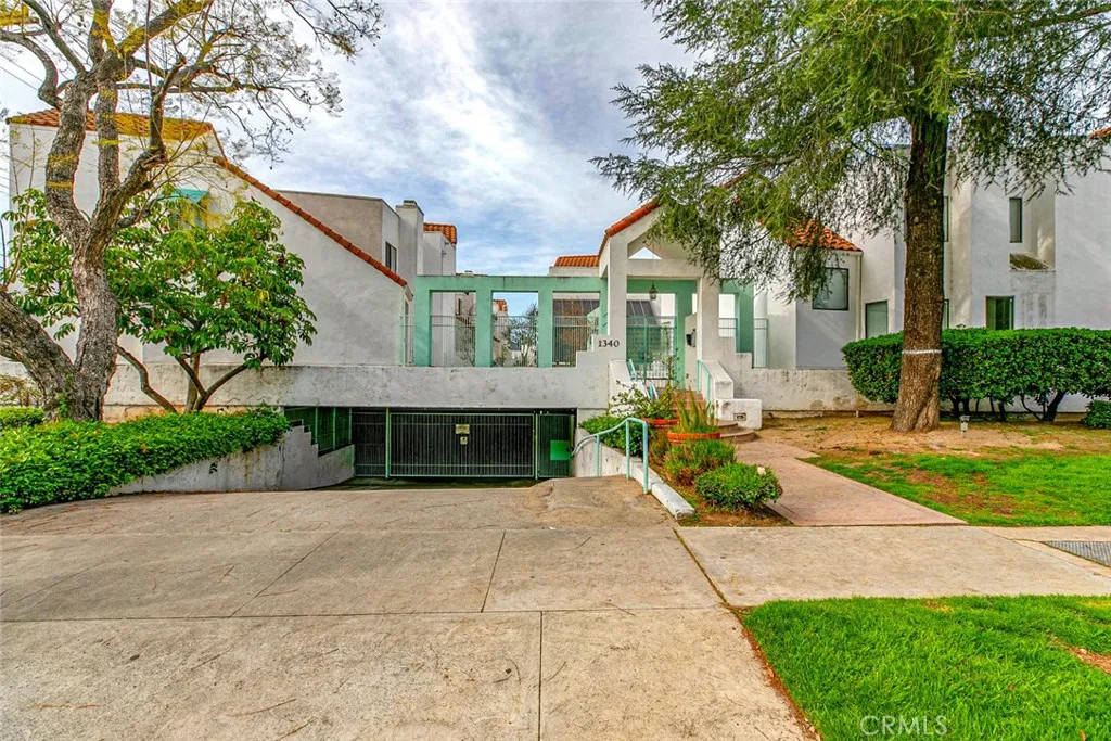 1340 Glenwood Road 4, Glendale, California 91201 home-pic-1