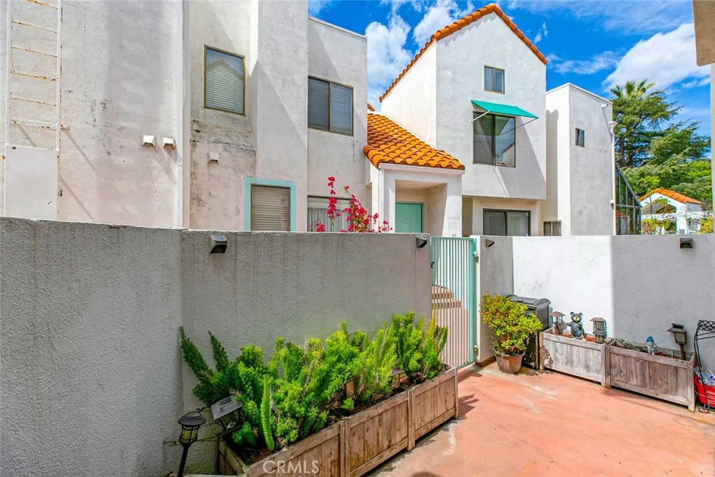 1340 Glenwood Road 4, Glendale, California 91201 home-pic-12