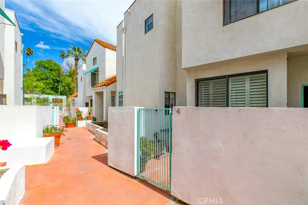 1340 Glenwood Road 4, Glendale, California 91201 home-pic-8