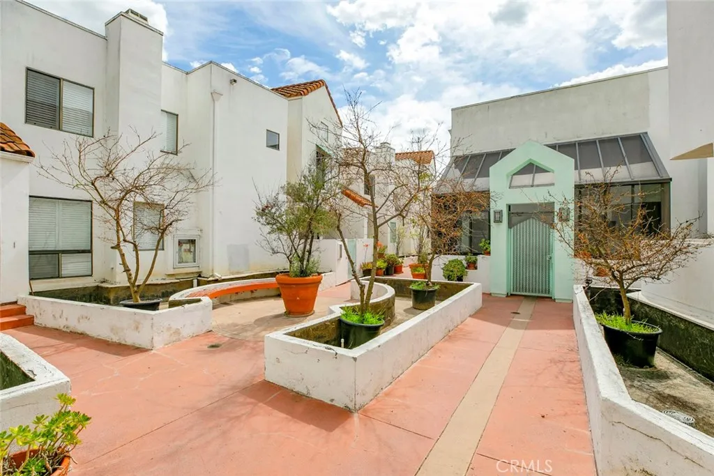 1340 Glenwood Road 4, Glendale, California 91201 home-pic-7