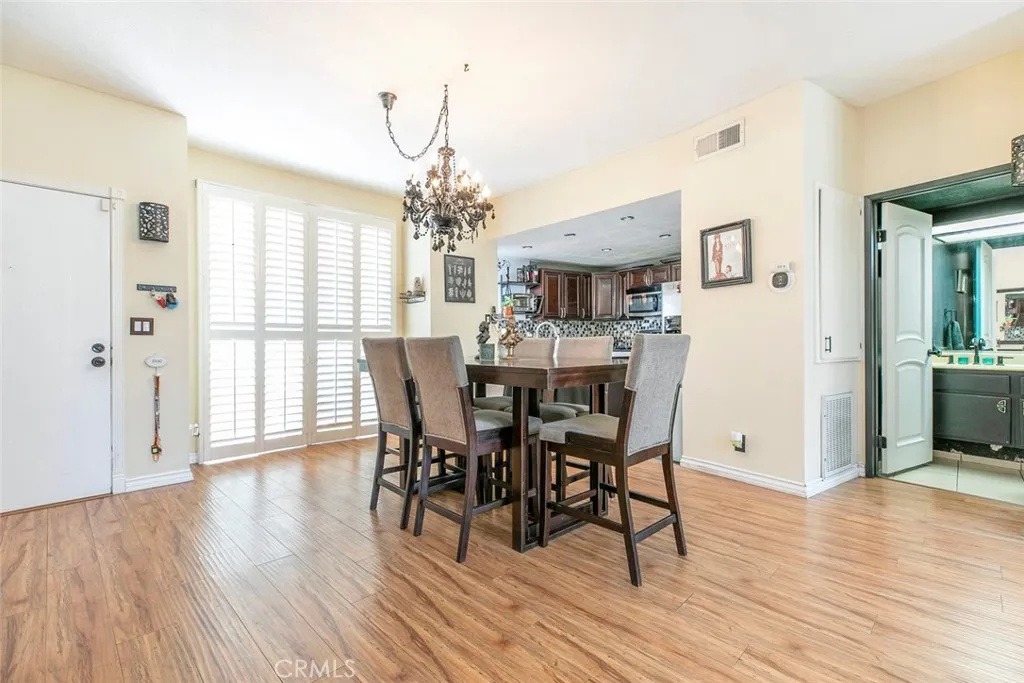 1340 Glenwood Road 4, Glendale, California 91201 home-pic-17