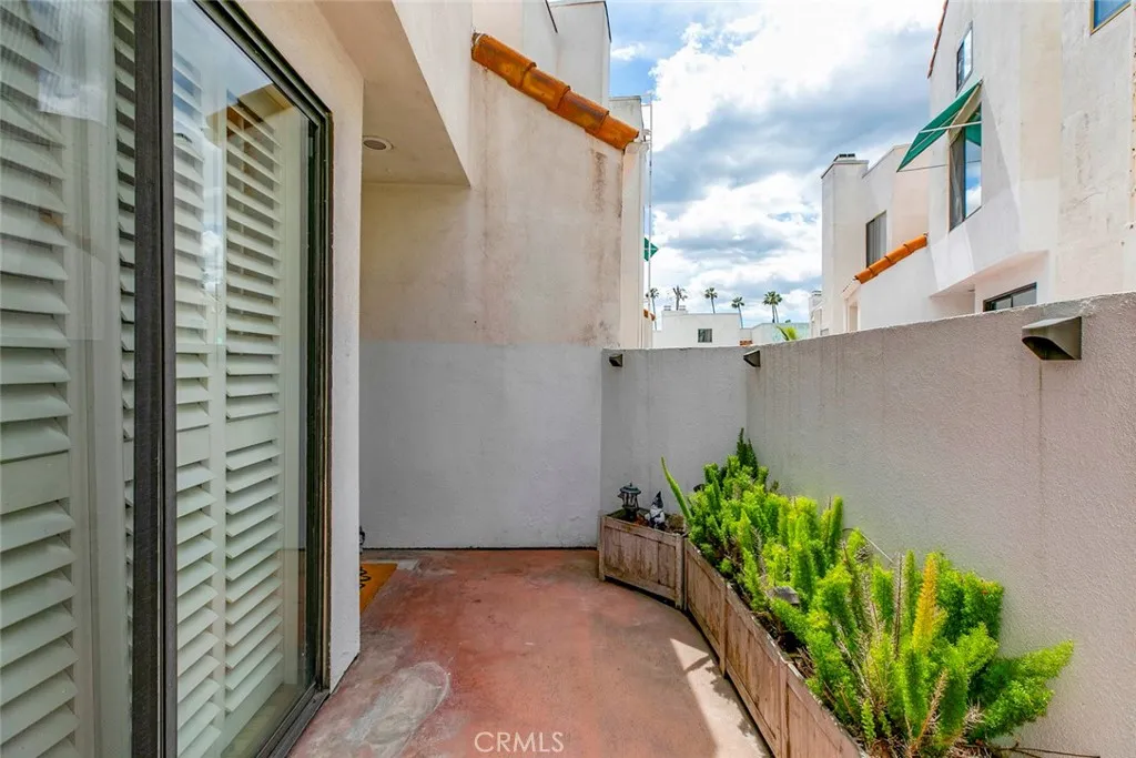 1340 Glenwood Road 4, Glendale, California 91201 home-pic-11