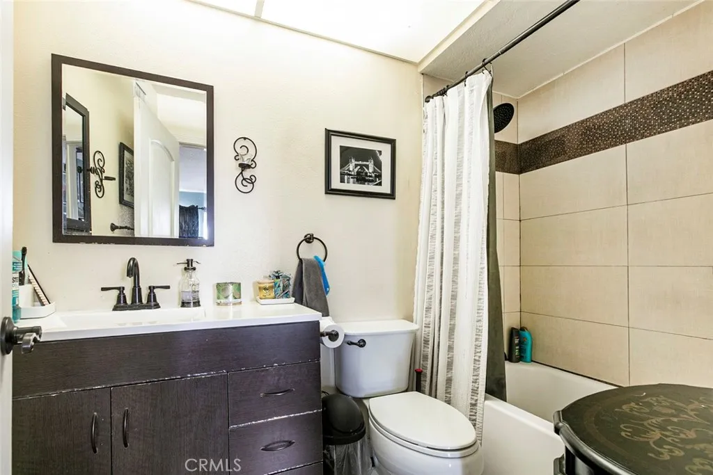 1340 Glenwood Road 4, Glendale, California 91201 home-pic-36