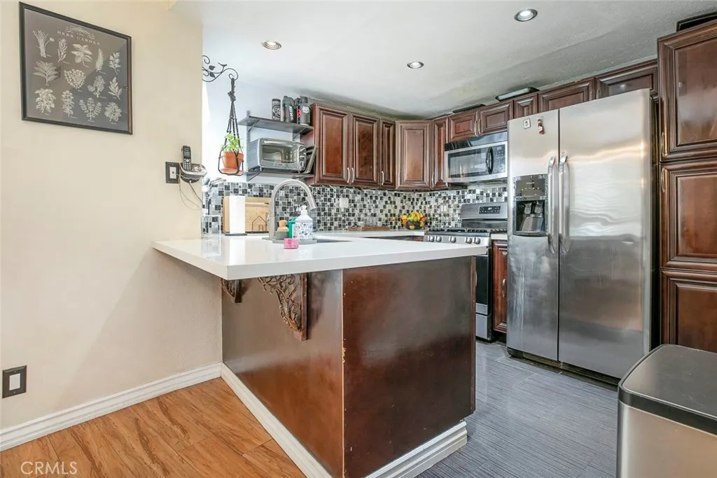 1340 Glenwood Road 4, Glendale, California 91201 home-pic-19