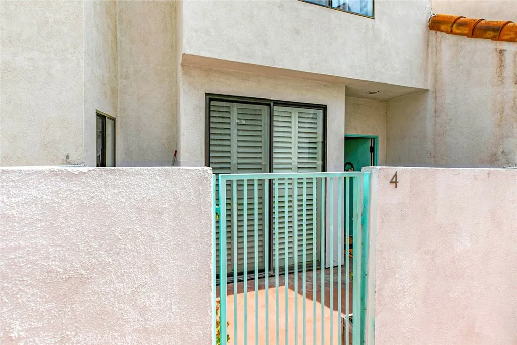 1340 Glenwood Road 4, Glendale, California 91201 home-pic-10