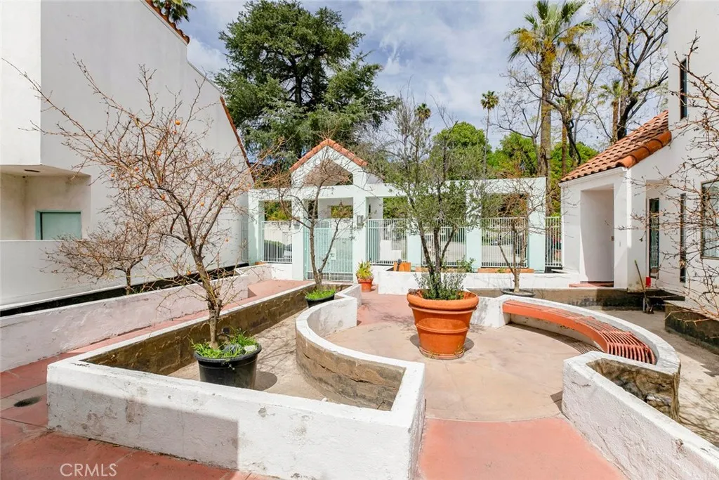1340 Glenwood Road 4, Glendale, California 91201 home-pic-5