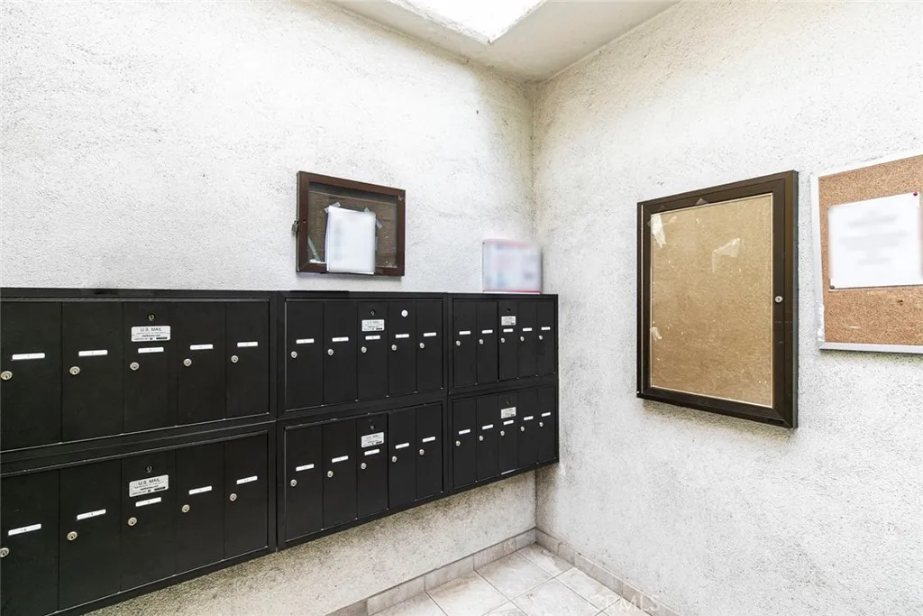 1340 Glenwood Road 4, Glendale, California 91201 home-pic-47
