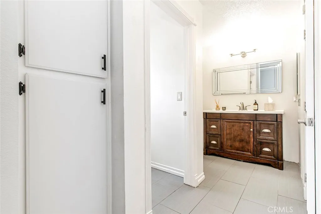 1340 Glenwood Road 4, Glendale, California 91201 home-pic-33