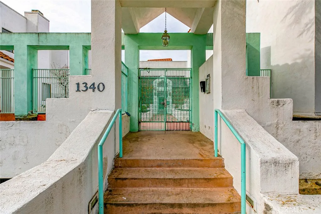 1340 Glenwood Road 4, Glendale, California 91201 home-pic-3